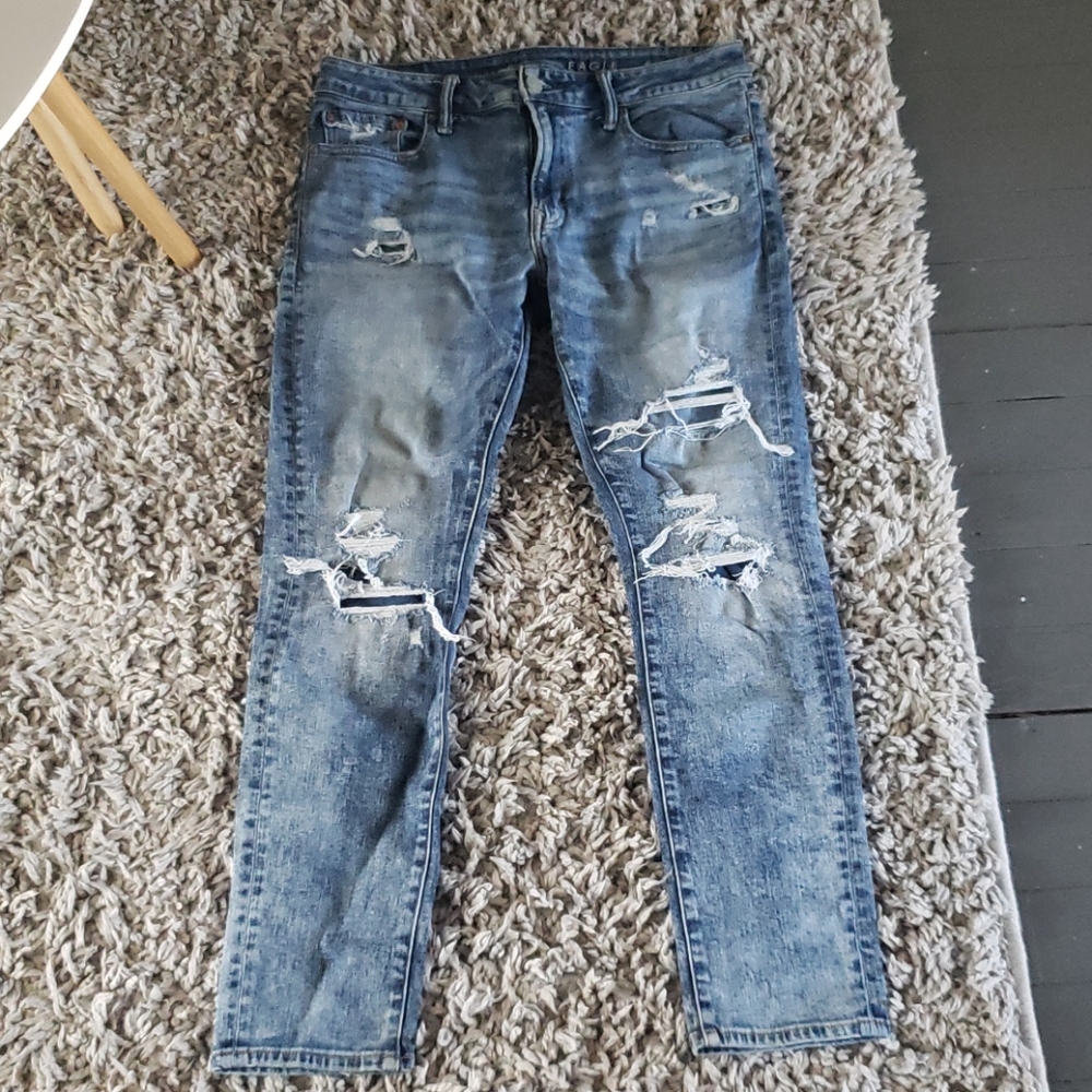 American Eagle men's ripped jeans